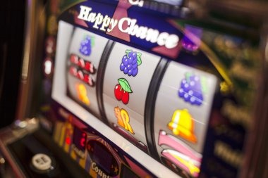 Gaple Online game interface on 303vip showing dominoes tiles and betting area